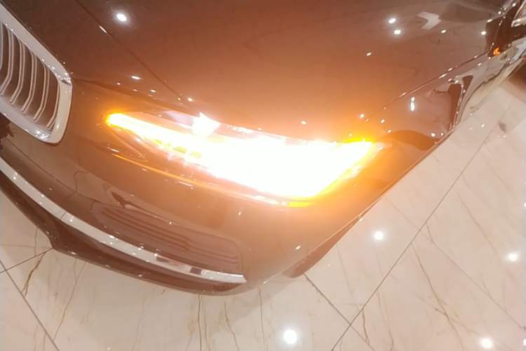 Used Volvo S90 New Energy 2023 T8 Plug-in Hybrid All-Wheel Drive Long-Range Zhiyi Luxury Edition Left Front Headlight