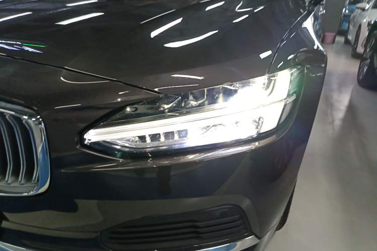 Used Volvo S90 New Energy 2023 T8 Plug-in Hybrid All-Wheel Drive Long-Range Zhiyi Luxury Edition Left Front Headlight
