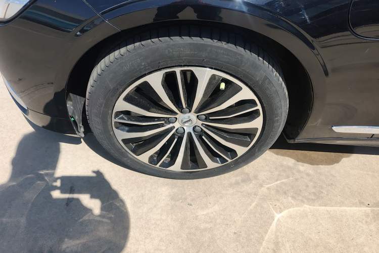 Used Volvo S90 New Energy 2023 T8 Plug-in Hybrid All-Wheel Drive Long-Range Zhiyi Luxury Edition Left Front Wheel Hub