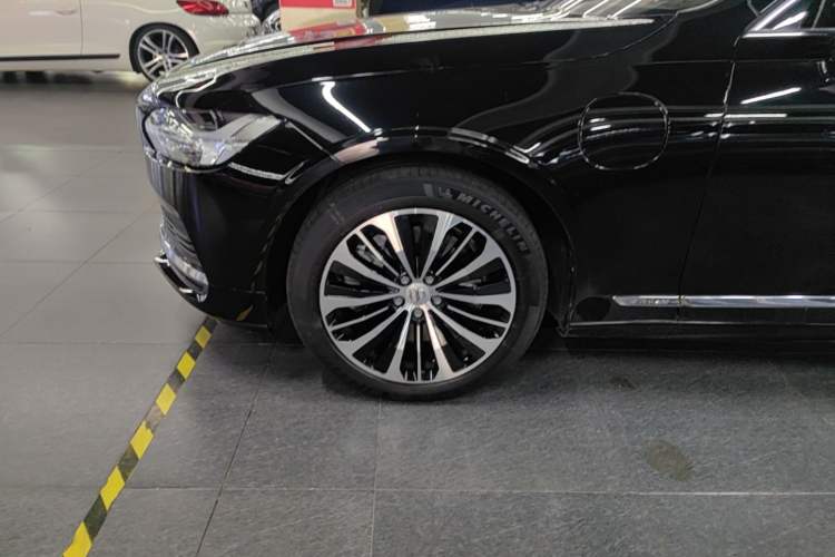 Used Volvo S90 New Energy 2023 T8 Plug-in Hybrid All-Wheel Drive Long-Range Zhiyi Luxury Edition Left Front Wheel Hub