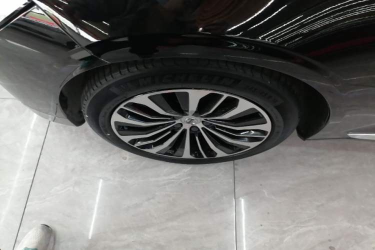Used Volvo S90 New Energy 2023 T8 Plug-in Hybrid All-Wheel Drive Long-Range Zhiyi Luxury Edition Left Front Wheel Hub