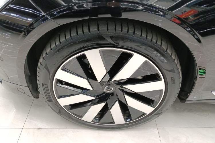 Used Volvo S90 New Energy 2023 T8 Plug-in Hybrid All-Wheel Drive Long-Range Luxury Edition Left Front Wheel Hub