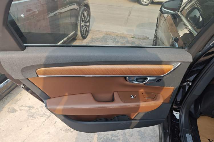 Used Volvo S90 New Energy 2023 T8 Plug-in Hybrid All-Wheel Drive Long-Range Zhiyi Luxury Edition Left Rear Door Interior