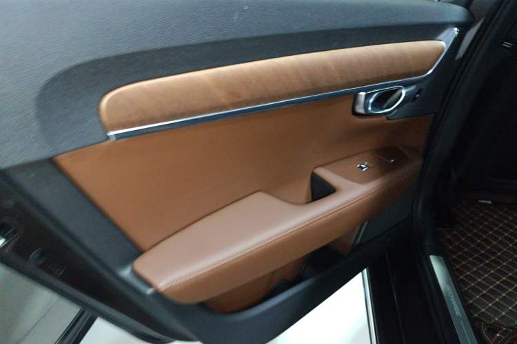 Used Volvo S90 New Energy 2023 T8 Plug-in Hybrid All-Wheel Drive Long-Range Zhiyi Luxury Edition Left Rear Door Interior