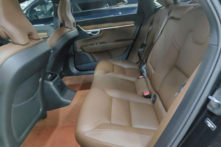 Used Volvo S90 New Energy 2023 T8 Plug-in Hybrid All-Wheel Drive Long-Range Zhiyi Luxury Edition Left Rear Seat