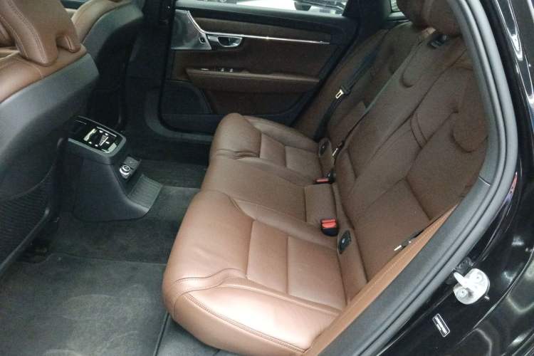 Used Volvo S90 New Energy 2023 T8 Plug-in Hybrid All-Wheel Drive Long-Range Luxury Edition Left Rear Seat