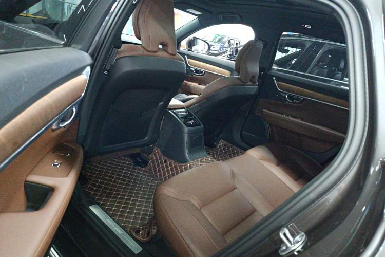 Used Volvo S90 New Energy 2023 T8 Plug-in Hybrid All-Wheel Drive Long-Range Zhiyi Luxury Edition Left Rear Seat