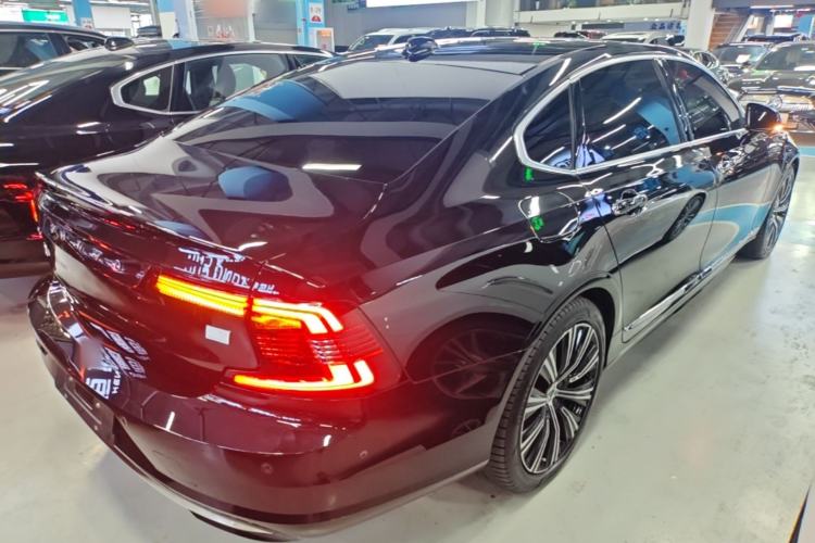 Used Volvo S90 New Energy 2023 T8 Plug-in Hybrid All-Wheel Drive Long-Range Luxury Edition Rear Right 45 Deg