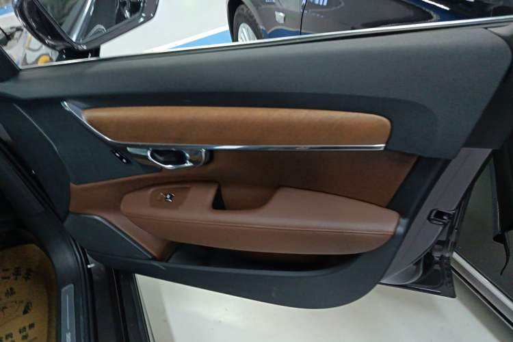 Used Volvo S90 New Energy 2023 T8 Plug-in Hybrid All-Wheel Drive Long-Range Zhiyi Luxury Edition Right Front Door Interior