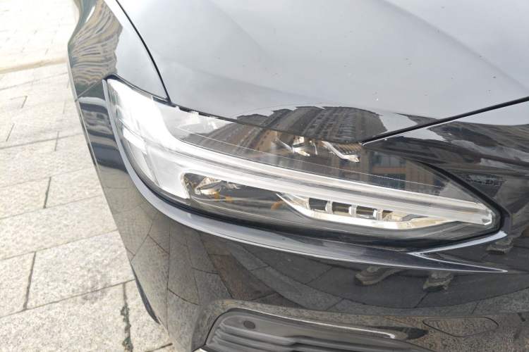 Used Volvo S90 New Energy 2023 T8 Plug-in Hybrid All-Wheel Drive Long-Range Zhiyi Luxury Edition Right Front Headlight