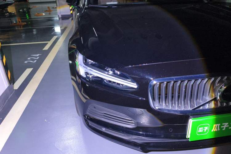Used Volvo S90 New Energy 2023 T8 Plug-in Hybrid All-Wheel Drive Long-Range Zhiyi Luxury Edition Right Front Headlight