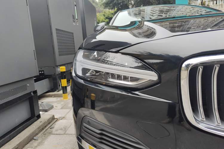 Used Volvo S90 New Energy 2023 T8 Plug-in Hybrid All-Wheel Drive Long-Range Zhiyi Luxury Edition Right Front Headlight