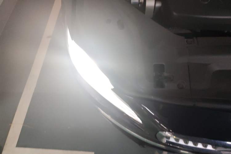 Used Volvo S90 New Energy 2023 T8 Plug-in Hybrid All-Wheel Drive Long-Range Luxury Edition Right Front Headlight