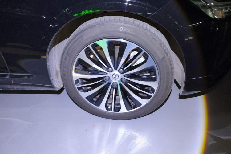 Used Volvo S90 New Energy 2023 T8 Plug-in Hybrid All-Wheel Drive Long-Range Zhiyi Luxury Edition Right Front Wheel Hub