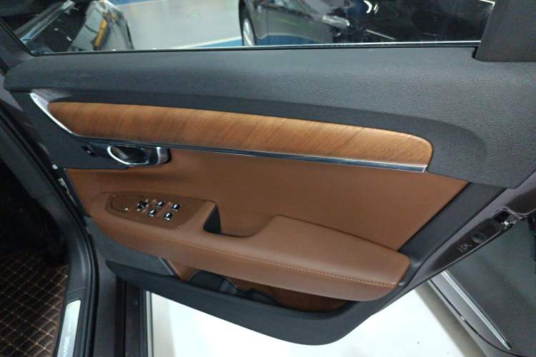 Used Volvo S90 New Energy 2023 T8 Plug-in Hybrid All-Wheel Drive Long-Range Zhiyi Luxury Edition Right Rear Door Interior
