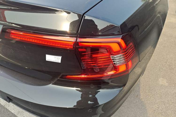 Used Volvo S90 New Energy 2023 T8 Plug-in Hybrid All-Wheel Drive Long-Range Zhiyi Luxury Edition Right Rear Taillight