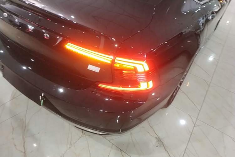 Used Volvo S90 New Energy 2023 T8 Plug-in Hybrid All-Wheel Drive Long-Range Zhiyi Luxury Edition Right Rear Taillight
