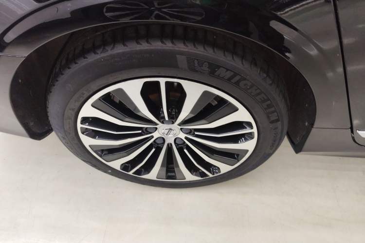 Used Volvo S90 New Energy 2023 T8 Plug-in Hybrid All-Wheel Drive Long-Range Zhiyi Luxury Edition Right Rear Wheel Hub