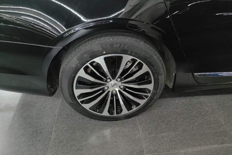 Used Volvo S90 New Energy 2023 T8 Plug-in Hybrid All-Wheel Drive Long-Range Zhiyi Luxury Edition Right Rear Wheel Hub