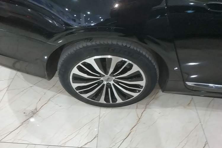 Used Volvo S90 New Energy 2023 T8 Plug-in Hybrid All-Wheel Drive Long-Range Zhiyi Luxury Edition Right Rear Wheel Hub