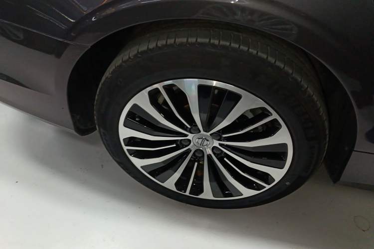 Used Volvo S90 New Energy 2023 T8 Plug-in Hybrid All-Wheel Drive Long-Range Zhiyi Luxury Edition Right Rear Wheel Hub