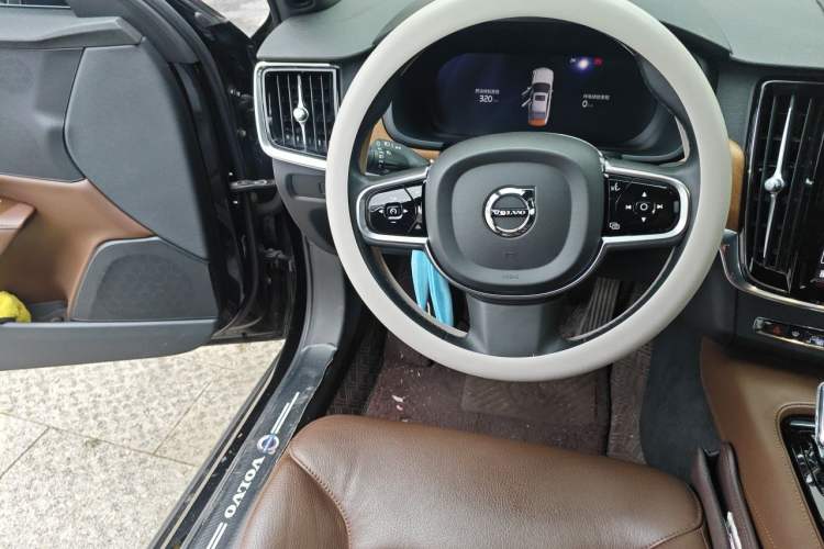 Used Volvo S90 New Energy 2023 T8 Plug-in Hybrid All-Wheel Drive Long-Range Zhiyi Luxury Edition Steering Wheel