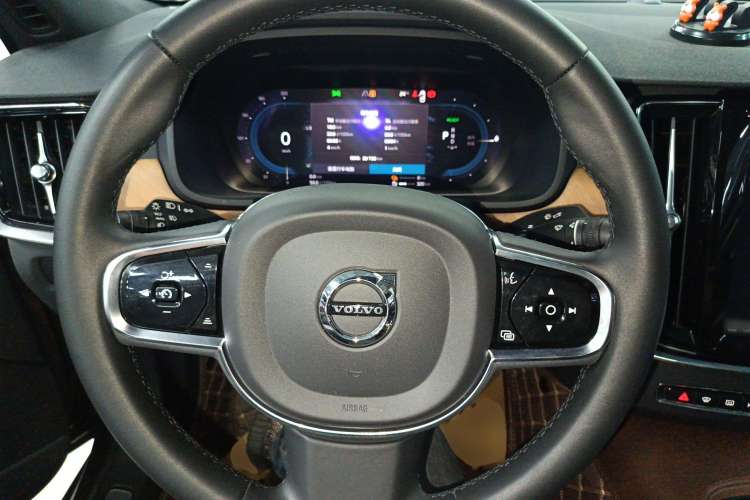 Used Volvo S90 New Energy 2023 T8 Plug-in Hybrid All-Wheel Drive Long-Range Zhiyi Luxury Edition Steering Wheel