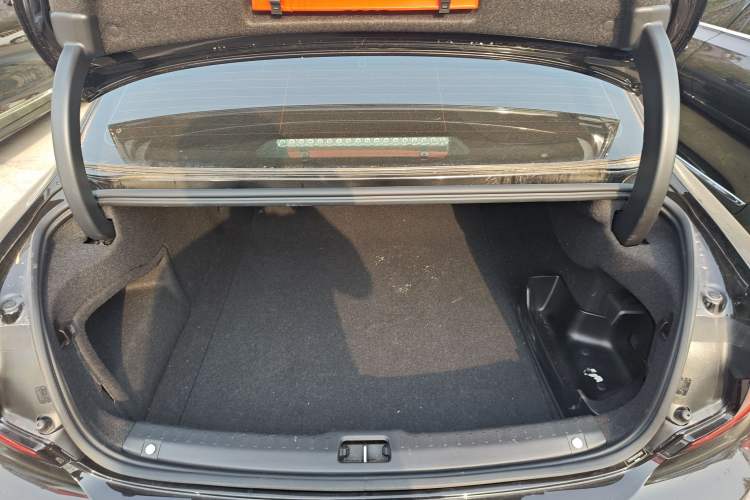 Used Volvo S90 New Energy 2023 T8 Plug-in Hybrid All-Wheel Drive Long-Range Zhiyi Luxury Edition Trunk