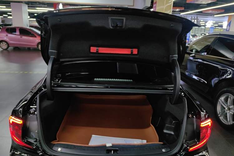 Used Volvo S90 New Energy 2023 T8 Plug-in Hybrid All-Wheel Drive Long-Range Zhiyi Luxury Edition Trunk