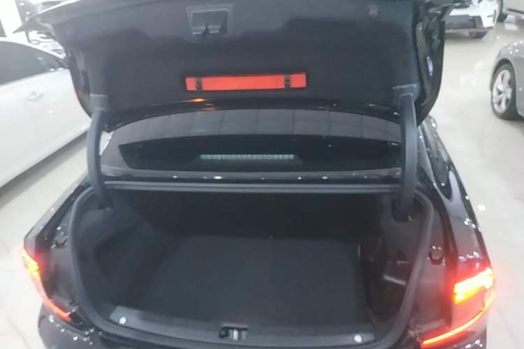 Used Volvo S90 New Energy 2023 T8 Plug-in Hybrid All-Wheel Drive Long-Range Zhiyi Luxury Edition Trunk