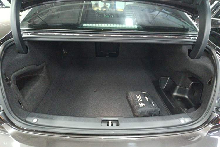 Used Volvo S90 New Energy 2023 T8 Plug-in Hybrid All-Wheel Drive Long-Range Zhiyi Luxury Edition Trunk