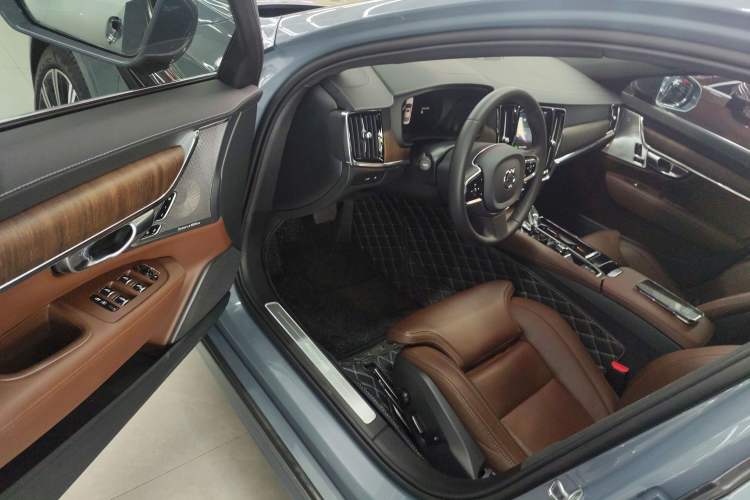 Used Volvo S90 New Energy 2023 T8 Plug-in Hybrid All-Wheel Drive Long-Range Luxury Edition Interior 3