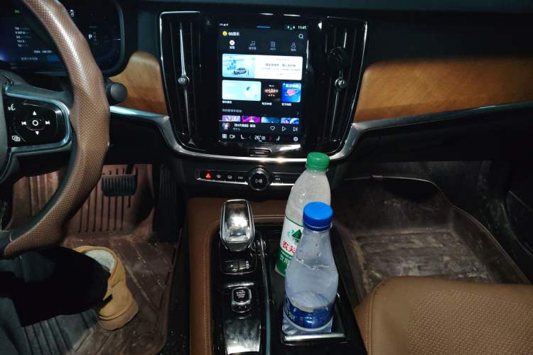 Used Volvo S90 New Energy 2023 T8 Plug-in Hybrid All-Wheel Drive Long-Range Zhiyi Luxury Edition Audio And AC Panel