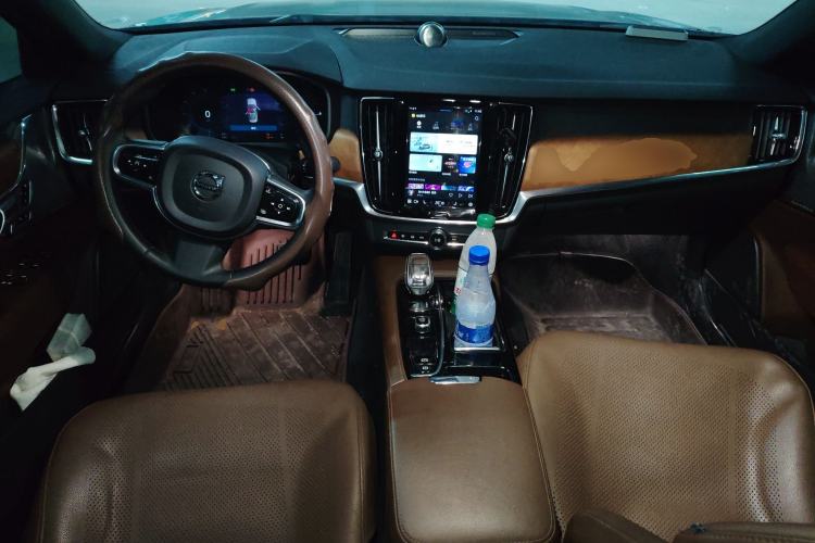 Used Volvo S90 New Energy 2023 T8 Plug-in Hybrid All-Wheel Drive Long-Range Zhiyi Luxury Edition Center Console