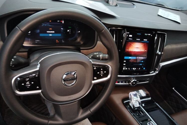 Used Volvo S90 New Energy 2023 T8 Plug-in Hybrid All-Wheel Drive Long-Range Luxury Edition Center Console