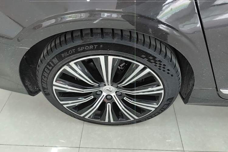 Used Volvo S90 New Energy 2023 T8 Plug-in Hybrid All-Wheel Drive Long-Range Luxury Edition Exterior 5
