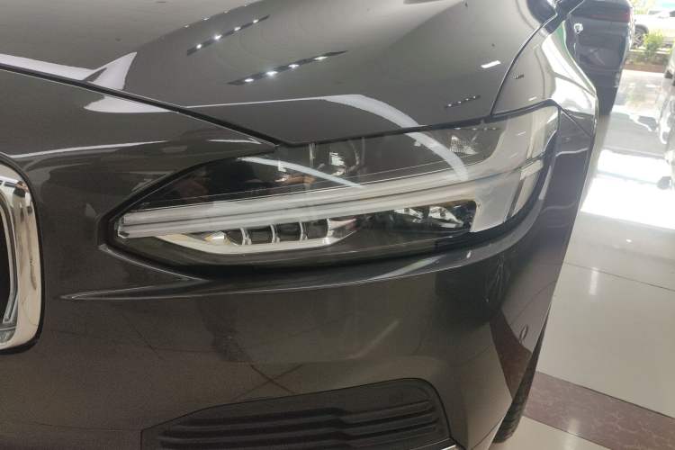 Used Volvo S90 New Energy 2023 T8 Plug-in Hybrid All-Wheel Drive Long-Range Luxury Edition Left Front Headlight