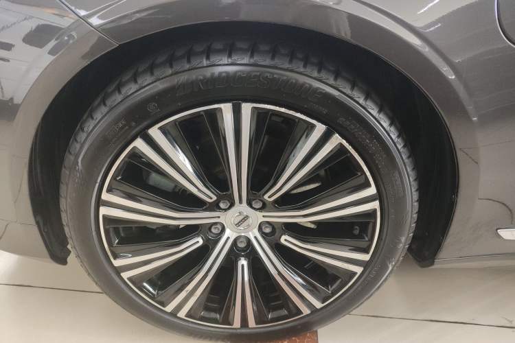 Used Volvo S90 New Energy 2023 T8 Plug-in Hybrid All-Wheel Drive Long-Range Luxury Edition Left Front Wheel Hub