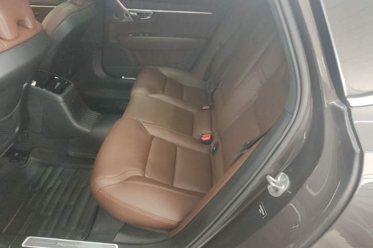 Used Volvo S90 New Energy 2023 T8 Plug-in Hybrid All-Wheel Drive Long-Range Luxury Edition Left Rear Seat