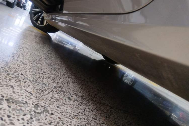 Used Volvo S90 New Energy 2023 T8 Plug-in Hybrid All-Wheel Drive Long-Range Luxury Edition Left Side Sill