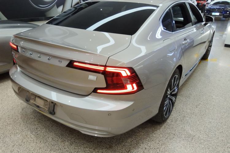Used Volvo S90 New Energy 2023 T8 Plug-in Hybrid All-Wheel Drive Long-Range Luxury Edition Rear Right 45 Deg