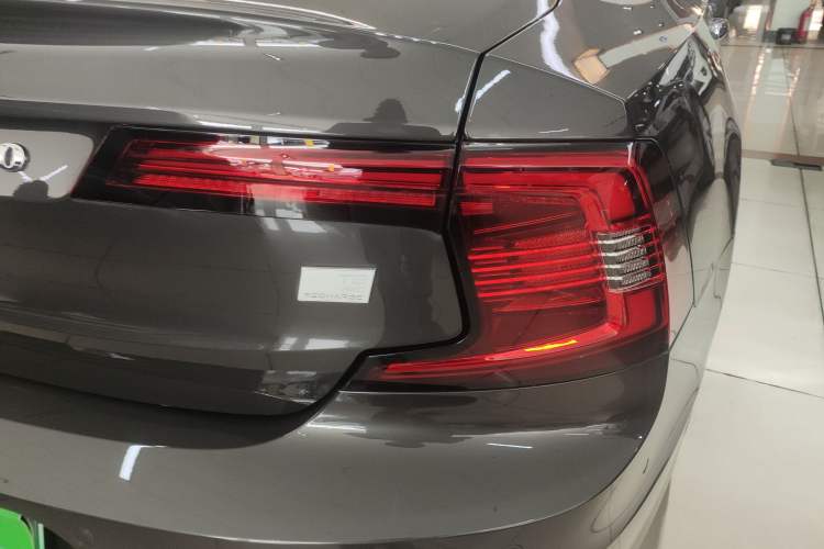 Used Volvo S90 New Energy 2023 T8 Plug-in Hybrid All-Wheel Drive Long-Range Luxury Edition Right Rear Taillight