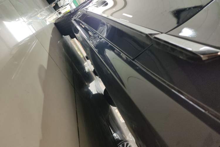 Used Volvo S90 New Energy 2023 T8 Plug-in Hybrid All-Wheel Drive Long-Range Luxury Edition Right Side Sill