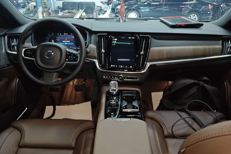 Used Volvo S90 New Energy 2023 T8 Plug-in Hybrid All-Wheel Drive Long-Range Luxury Edition Center Console