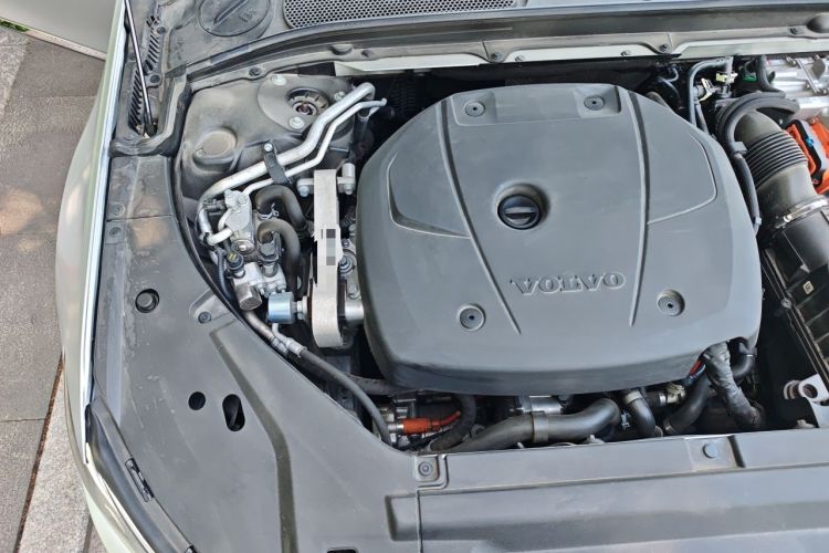 Used Volvo S90 New Energy 2023 T8 Plug-in Hybrid All-Wheel Drive Long-Range Zhiyi Luxury Edition Engine Bay Right