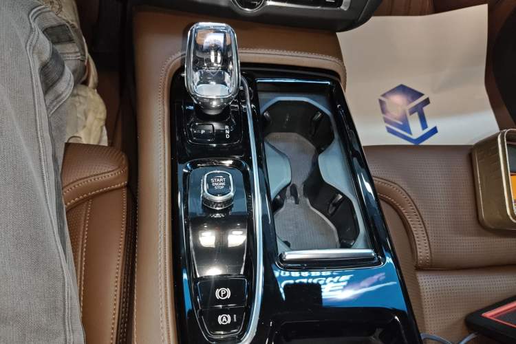 Used Volvo S90 New Energy 2023 T8 Plug-in Hybrid All-Wheel Drive Long-Range Luxury Edition Gear Lever