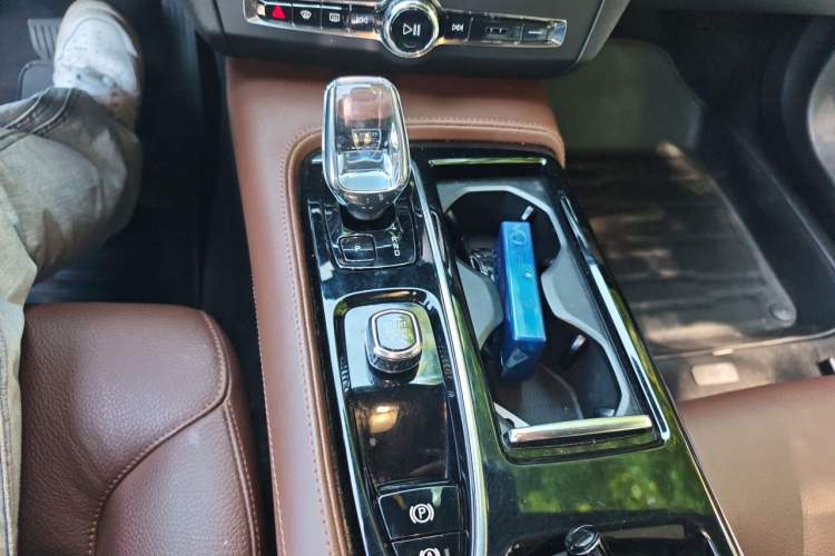 Used Volvo S90 New Energy 2023 T8 Plug-in Hybrid All-Wheel Drive Long-Range Zhiyi Luxury Edition Gear Lever