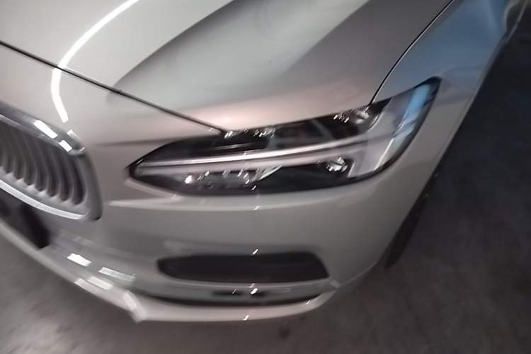 Used Volvo S90 New Energy 2023 T8 Plug-in Hybrid All-Wheel Drive Long-Range Zhiyi Luxury Edition Left Front Headlight