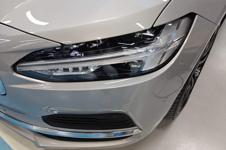 Used Volvo S90 New Energy 2023 T8 Plug-in Hybrid All-Wheel Drive Long-Range Luxury Edition Left Front Headlight