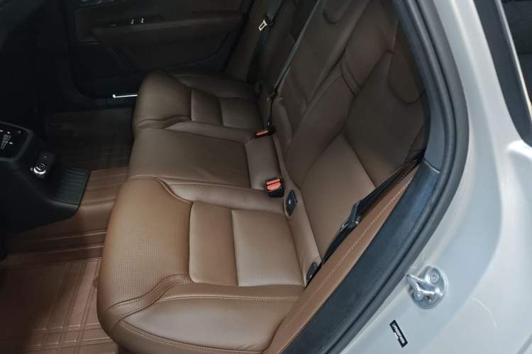 Used Volvo S90 New Energy 2023 T8 Plug-in Hybrid All-Wheel Drive Long-Range Luxury Edition Left Rear Seat